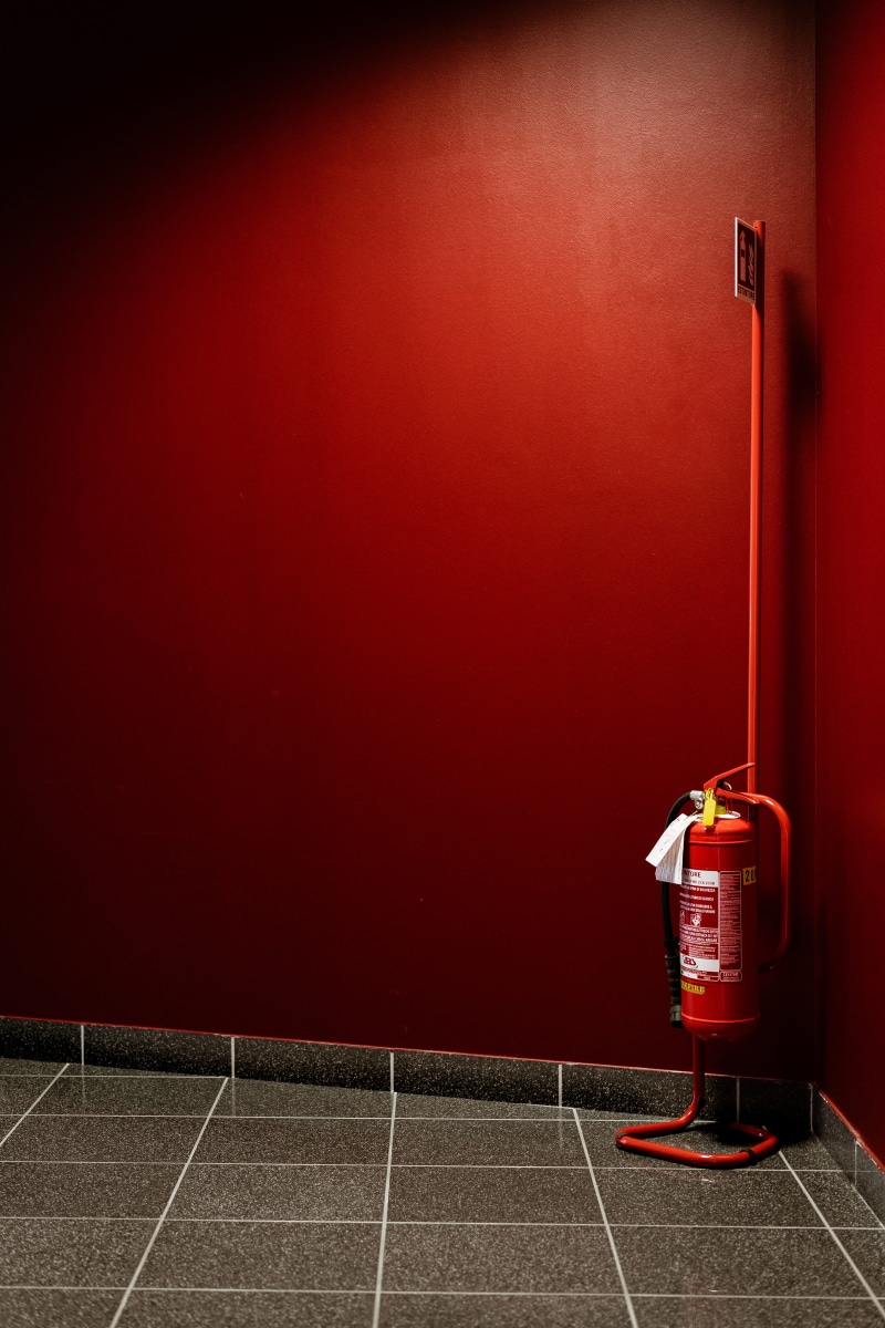 texture, no People, protection, safety, interior, corner, light, flooring, 5K, extinguisher, contrast, shadow, equipment, emergency, metal, fire, floor tile
