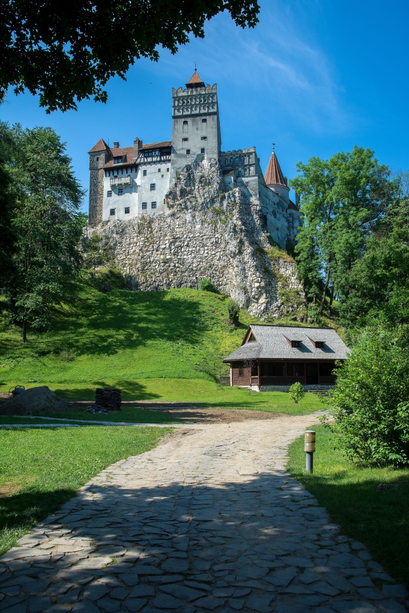 place of worship, grass, built structure, nature, bran, dracula, footpath, 5K, castles, ţepeş, the past, romania, architecture, building, fortress, no people