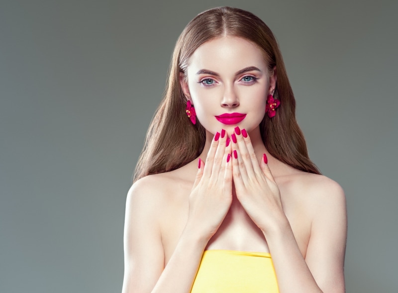 simple background, one person, beautiful woman, adult, headshot, makeup, beauty, model, fashion, studio shot, young women, young adult, looking at camera