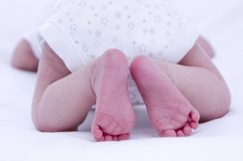 low section, bed, body, sleeping, lying down, born, relax, innocence, happy, sleep, people, relaxation, 1080P, human Foot, one person, newborn, indoors