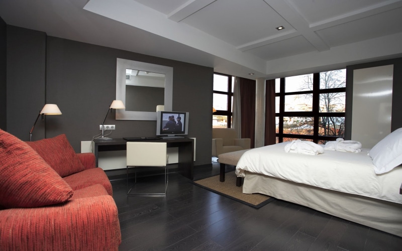 indoors, luxury, flooring, design, wealth, bed, elegance, bedding, hotel Room, furniture, pillow, 1080P, modern, decor, room, residential District, window