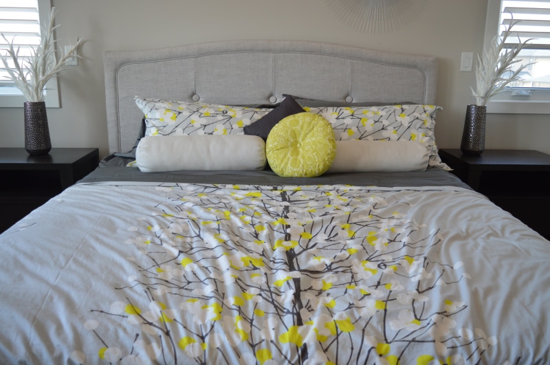 no People, comfortable, luxury, bedroom, flower, apartment, bed, furniture, architecture, home Interior, elegance, pillows, plant, relaxation, bedding