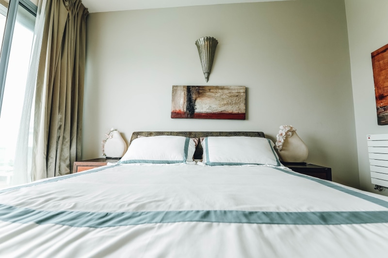 hotel room, no people, furniture, near, interior design, day, wide angle photography, linen, bedsheet, cozy, curtain, bedspread, hotel, luxury, absence