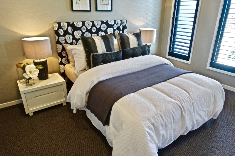 indoors, sheet, flooring, 5K, comfortable, cushion, domestic Room, home showcase interior, residential District, neat, night Table, relaxation, side table