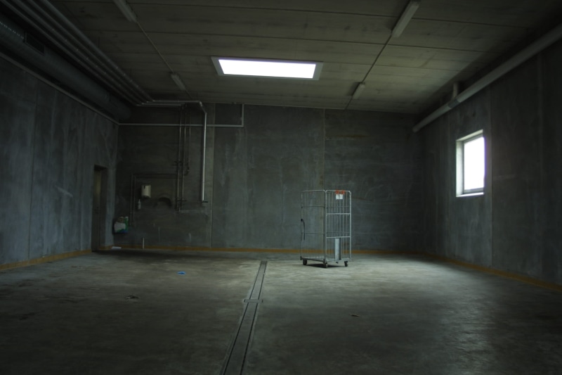 room, dark, no people, flooring, sport, indoors, cellar, 1080P, spooky, building, industry, absence, lighting equipment, cement, concrete, warehouse, abandoned