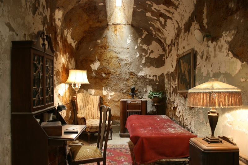 abandoned, lamp, vintage, San Francisco, Alcatraz, desk, prison, bed, USA, Al Capone, wall, chair, cellars, 4K