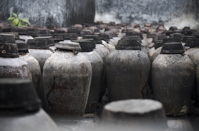 food, container, wine cask, jar, Chinese Wine, bottle, dilapidated, ancient, Old, food and drink, side by side, 5K, choice, day, large group of objects