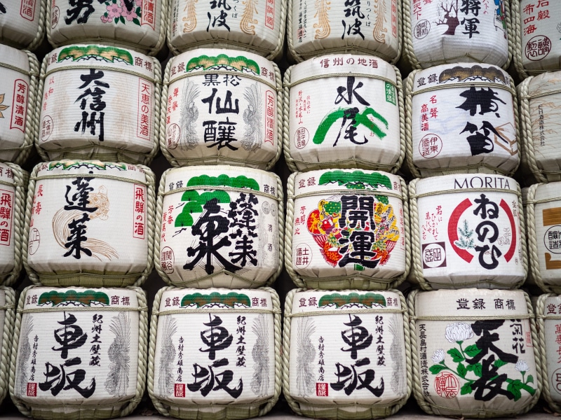 glass, wine, kanji, container, script, yoyogi park, repetition, beer, alcohol, 4K, communication, wine cask, large group of objects, cylinder, handwriting
