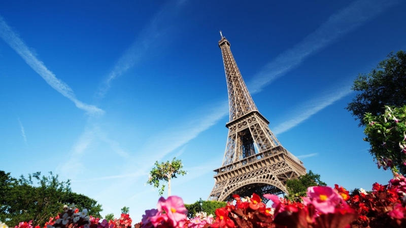 large group of people, building exterior, built structure, outdoors, tourism, sky, tree, tall - high, flowers, spire, nature, blue, vapor trail, travel destinations