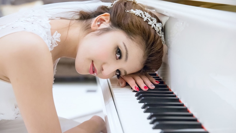 1080P, wedding dress, looking, lifestyles, innocence, Asian, leisure activity, women, girls, skill, musical instrument, artist, smiling, offspring, brides
