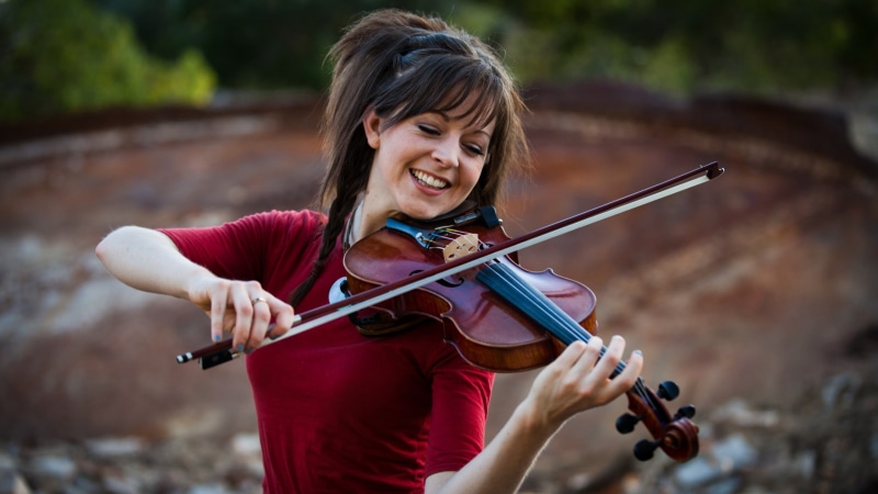 performance, women, young adult, hairstyle, music, violinist, adult, one person, musician, playing, beautiful woman, focus on foreground, bow - musical equipment