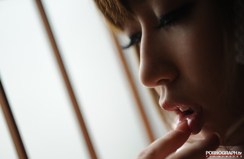 smiling, Asian, one person, close-up, holding, human body part, indoors, teenager, adult, 720P, young adult, artist, concentration, profile view, human face