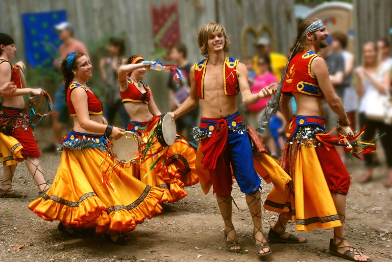real people, traditional festival, women, focus on foreground, day, 4K, arts culture and entertainment, adult, street, traditional clothing, woman, dancers