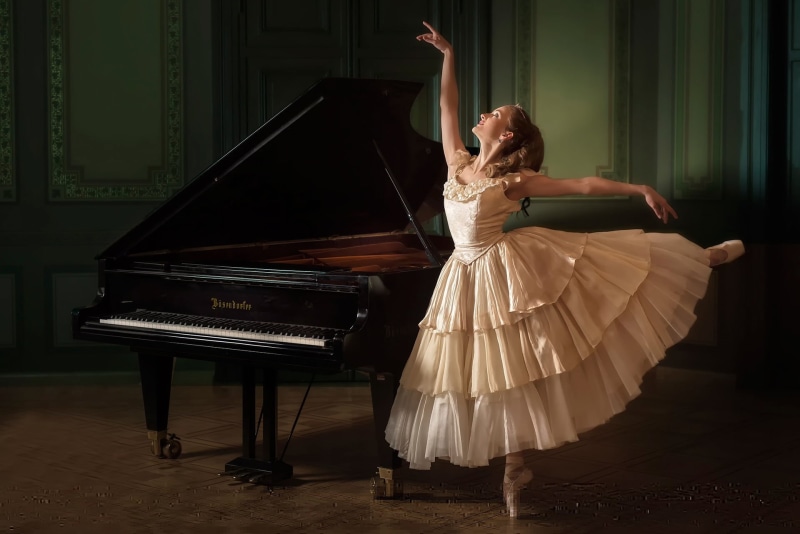 real people, one Person, musical Instrument, performer, theatrical Performance, full length, sound, people, beautiful woman, performance, entertainment