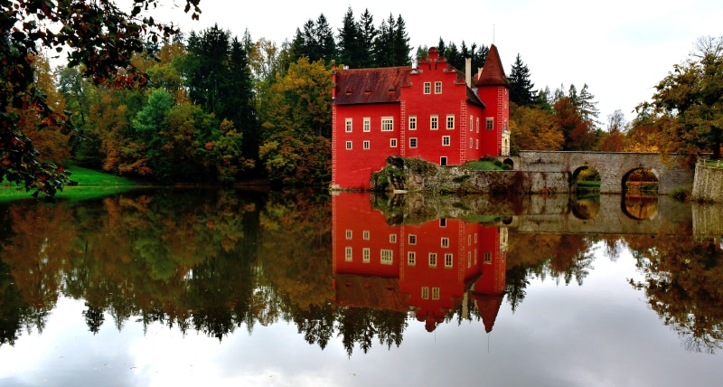 tree, red, 5K, červená lhota, lake, built structure, czech republic, reflection, building exterior, architecture, change, bohemia castle, clear sky, south bohemia