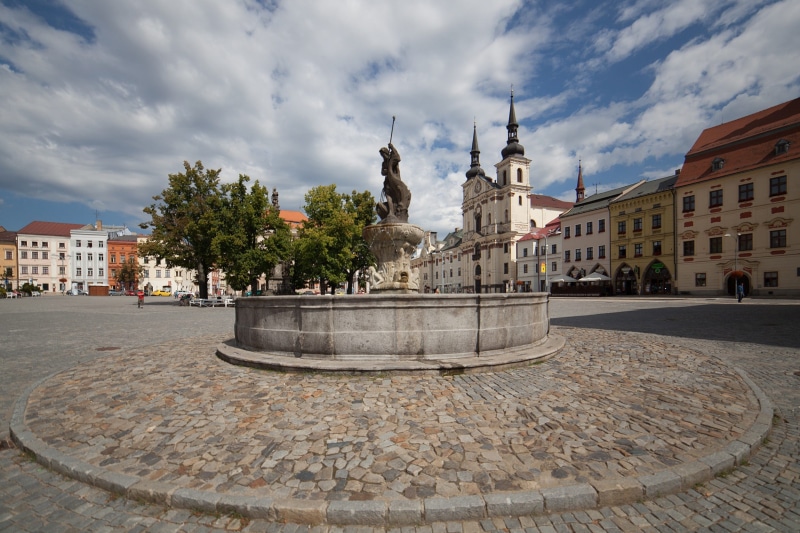 art and craft, 1080P, statue, plant, tree, human representation, incidental people, built structure, architecture, paving stone, city, church, sculpture