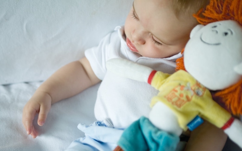 beautiful, orange, child, one Person, baby, high angle view, innocence, rag, yellow, cute, smiling, home Interior, white, relaxation, childhood, joy, 720P