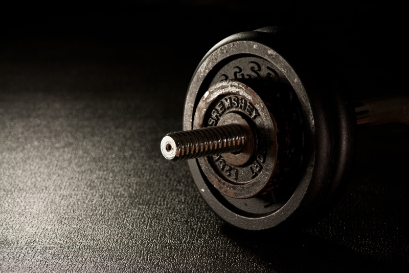 dumbbell, table, string, black background, gym, barbell, 4K, string instrument, metal, still life, weight training, black, musical instrument, fitness studio