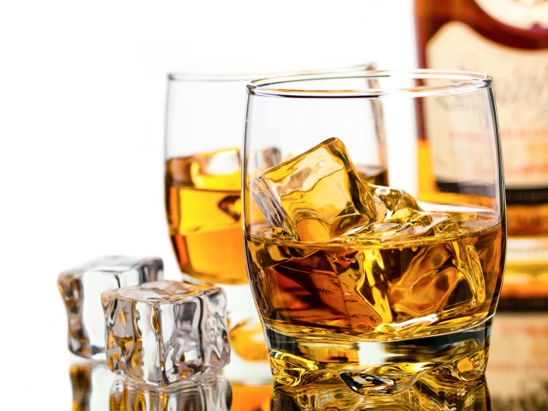 studio shot, bar - Drink Establishment, 5K, transparent, single Object, whiskey, household equipment, rum, indoors, scotch Whisky, brandy, alcohol Abuse
