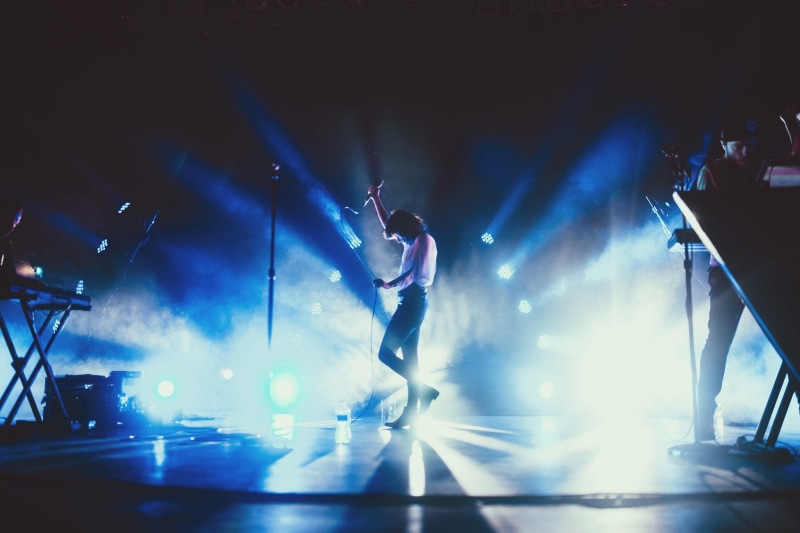 singer, concerts, stage shots, band, stages, Lauren Mayberry, silhouette, Chvrches, stage light, musician, 1080P