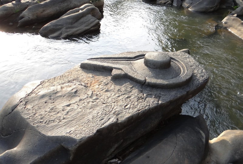 1080P, beauty in nature, tranquility, spiritual, land, beach, water, outdoors, shalmala, karnataka, day, no people, india, scattered, river bed, sculptures