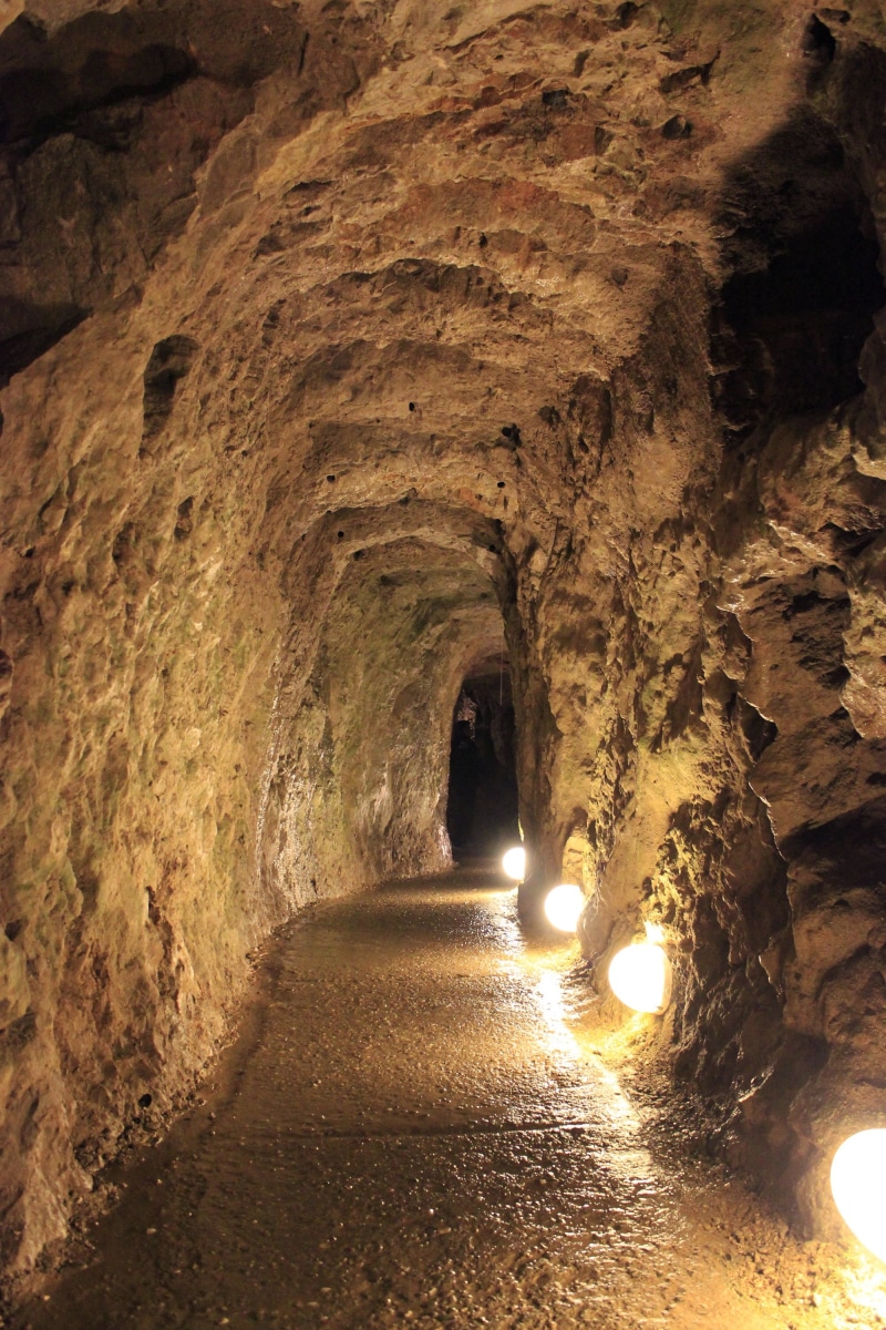 light at the end of the tunnel, tourist, stalagmite, tourism, arch, tunnel, earth, natural arch, physical geography, textured, old, the way forward, solid