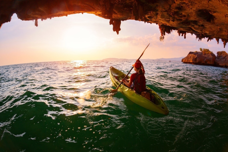 sea, lifestyles, horizon over water, kayaks, beauty in nature, horizon, waterfront, women, scenics - nature, water, nature, men, outdoors, sunset, leisure activity