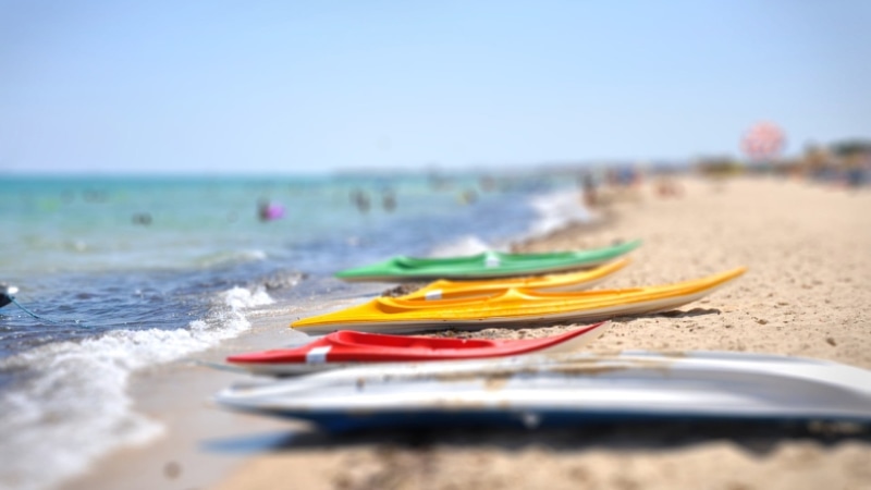 vacations, beach, holiday, blurred, copy space, outdoors, sport, sky, sand, horizon, four, kayaks, surfing, day, surface level, travel, land, nature, assorted