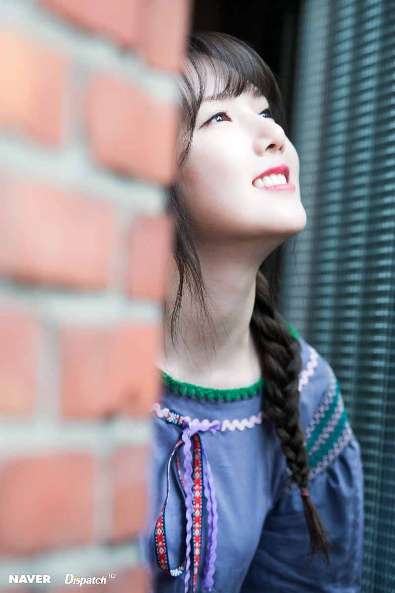 standing, hair, musician, architecture, dancer, beautiful woman, dark hair, 2K, portrait, casual clothing, Yerin, wall, beauty, fashion, brick, women