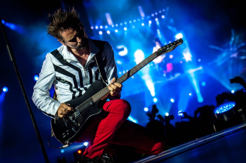 stage - performance space, skill, electric guitar, concert, stage, men, plucking an instrument, 4K, guitar, crowd, popular music concert, Matthew Bellamy