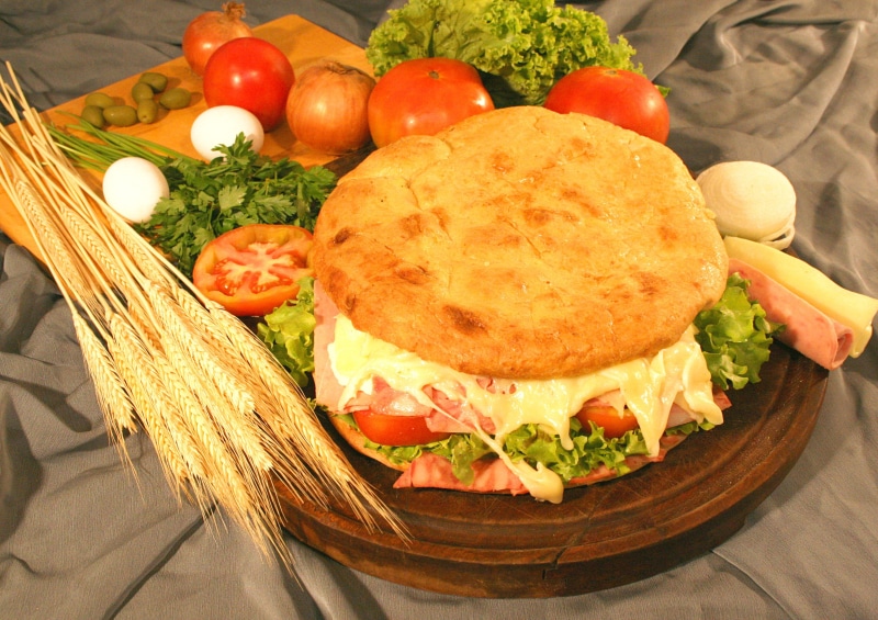 lettuce, table, cheese, hamburger, onion, still life, plate, freshness, sandwich, beef, burger, vegetable, meal, no People, breakfast, 2K, gourmet, wellbeing
