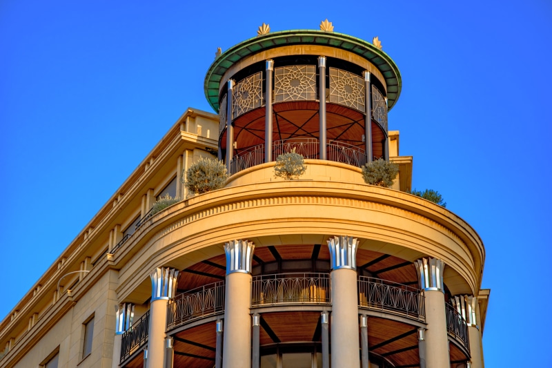 outdoors, ancient, window, column, building, travel destinations, 5K, city, sky, architectural column, government, historic, yellow, low angle view, sunlight
