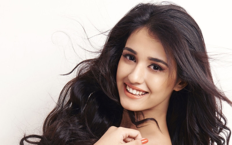 actor, hairstyle, photo, headshot, indoors, patani, beautiful woman, 2K, women, looking at camera, young adult, one person, beautiful people, beautiful