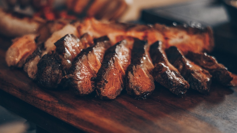 cutting board, platter, bbq, selective focus, dish, animal, ready-to-eat, roasted, healthy eating, meat, beef, still life, culinary, freshness, steak, food