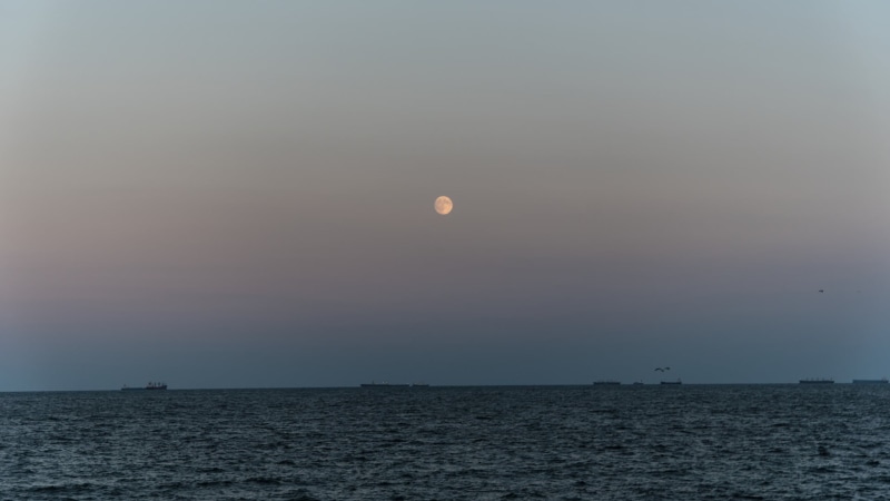 sunset, black, space, night, Moon, tranquil scene, astronomy, gray, non-urban scene, planetary moon, laptop, hp, water, nature, sky, sea, horizon over water