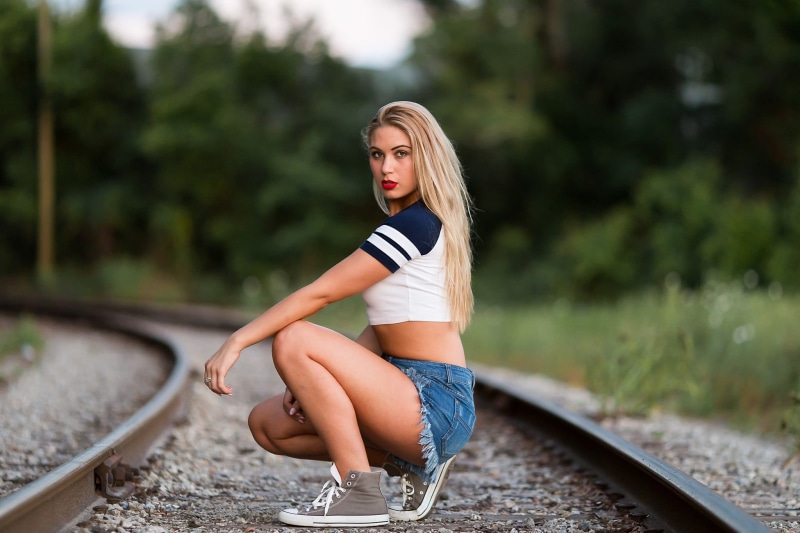casual clothing, beauty, railway crossing, women, focus on foreground, hairstyle, long hair, lifestyles, beautiful woman, shorts, real people, 1080P, day