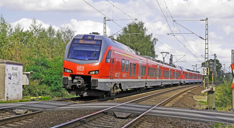 tilt, tree, top light, level crossing, flat, dbag, regional, railway, br 428, plant, münsterland, flat land, power supply, electricity, electrical multiple unit