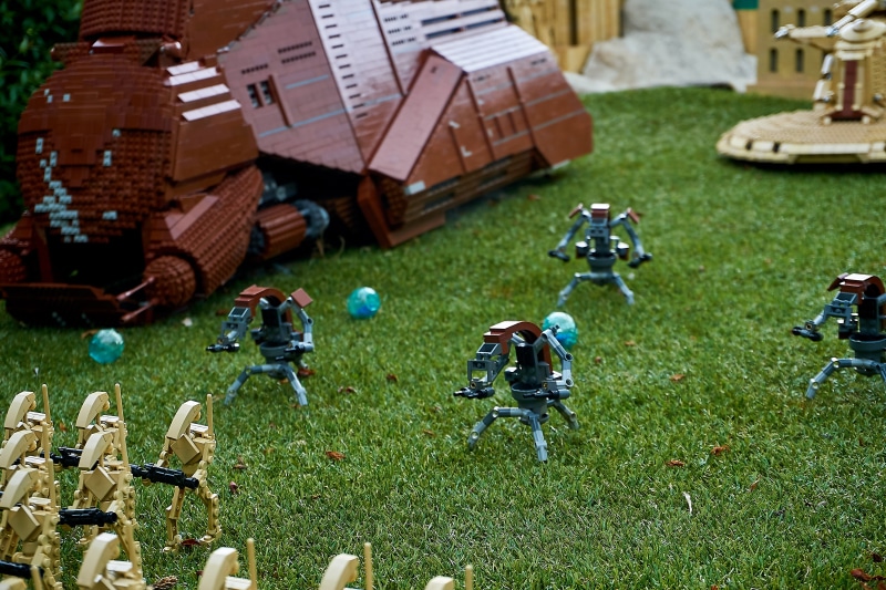 no people, jedi, field, toys, land, animals in the wild, machine, robot, play, legoland, build, weapons, 5K, animal themes, large group of animals, bird
