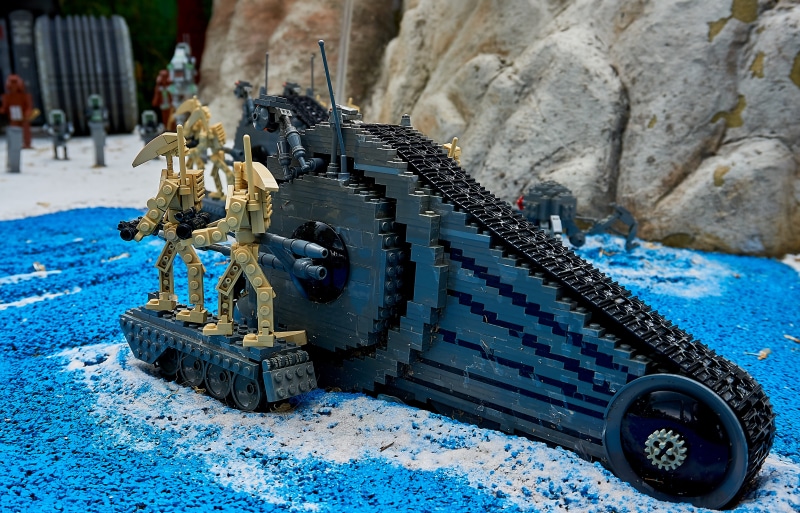 water, equipment, skywalker, lego, sunlight, blue, nature, security, kriegder star, spaceship, 5K, robot, solid, wheel, machine, children, jedi, representation