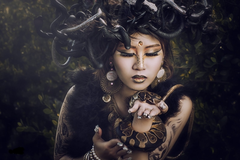 young women, human representation, one person, 1080P, Asian, close-up, Medusa, women, focus on foreground, jewelry, female likeness, hairstyle, portrait
