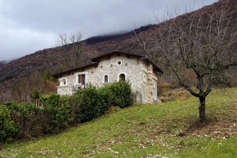 casa antica, grass, field, Castel Di Tora, farmhouse, rural scene, land, stone house, abandoned, landscape, fields, Rieti, architecture, building, Lazio