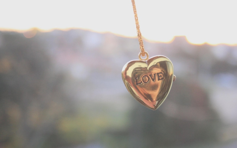 pendant, 2K, love, heart, 2560x1600, gold, necklace, embossed, photography