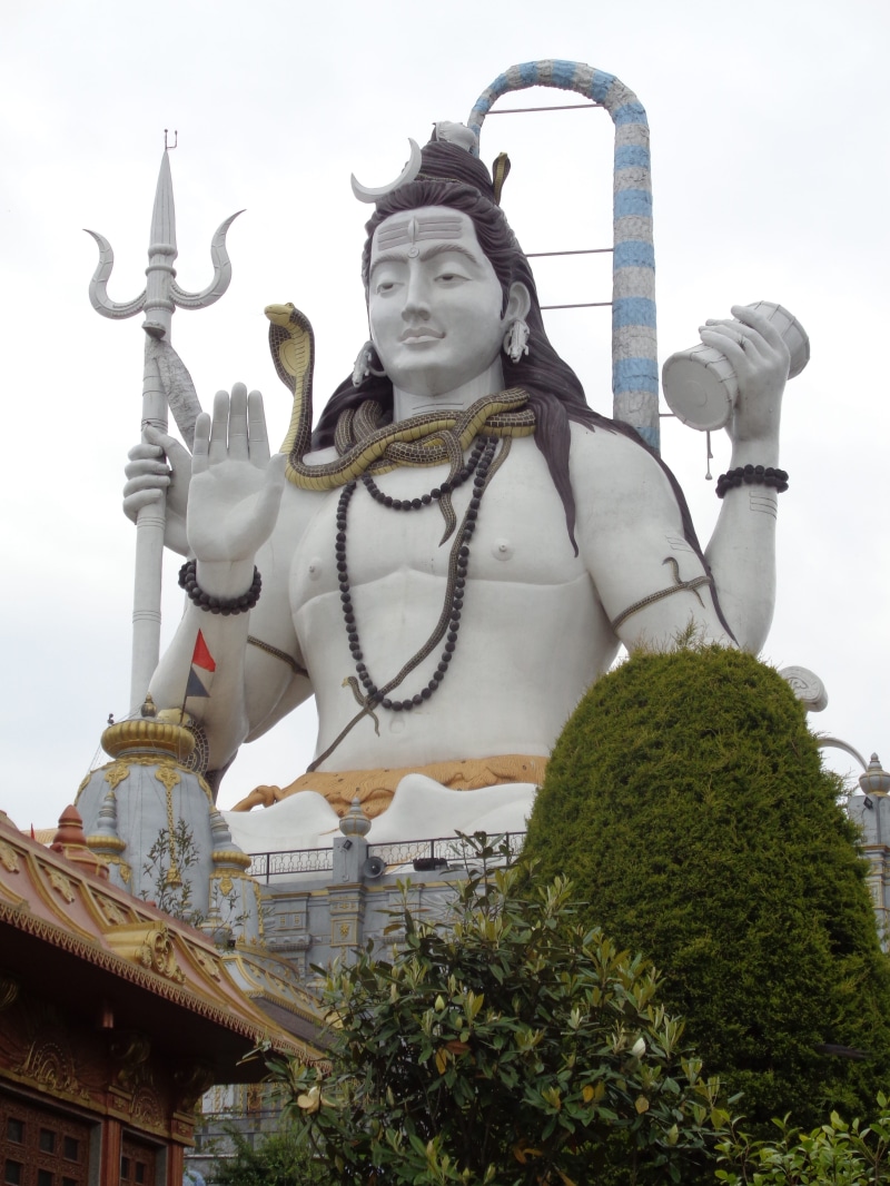 sitting shiva, shiva god, spirituality, architecture, outdoors, shiva statue, creativity, statue, no people, shiva jewish, place of worship, siva rea, plant