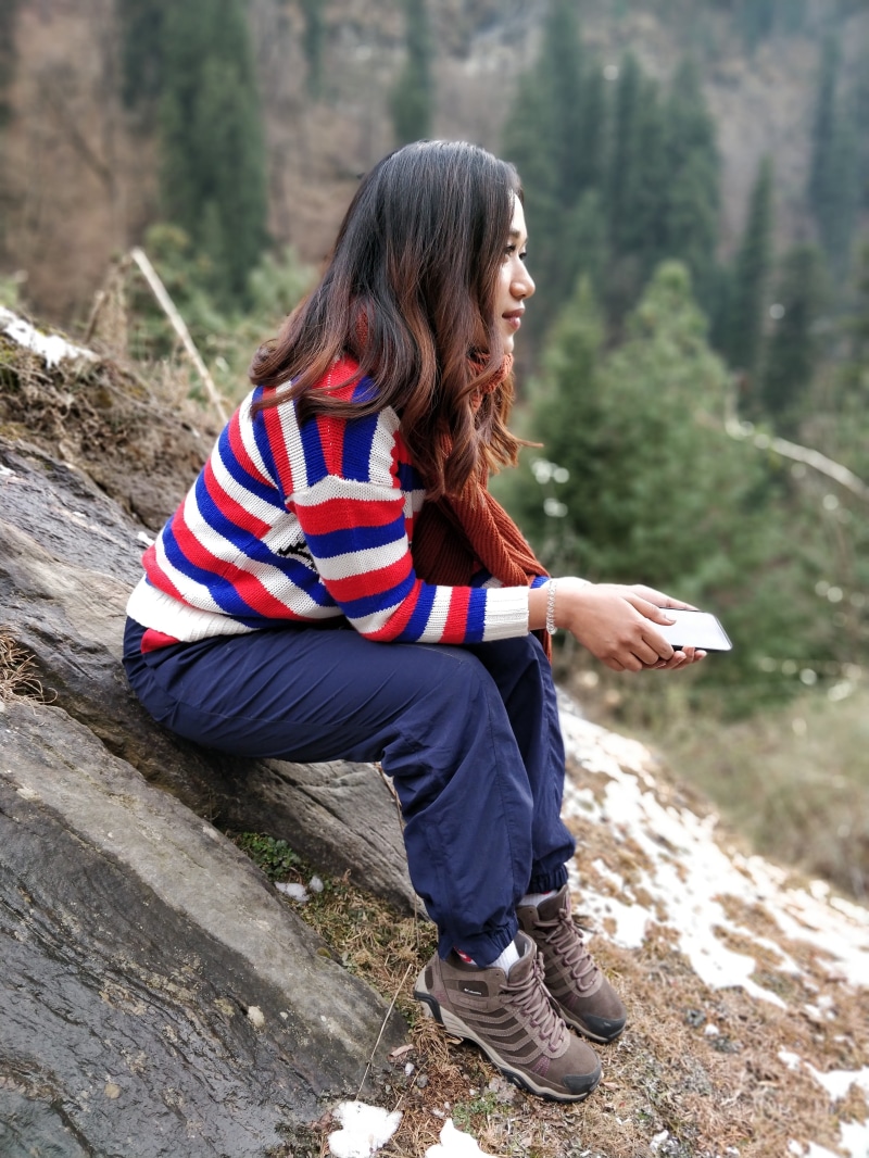 photo shoot, hair, casual clothing, sitting, long hair, lifestyles, apparel, clothing, outdoors, girl, mountain, real people, tosh, pretty, woman, young adult