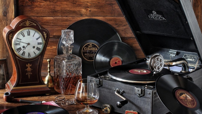 wood, still life photography, obsolete, 1080P, record, bottle, the past, music, phonograph, retro styled, no people, drink, clock face, wood - material