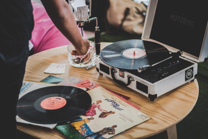 sound, adult, indoors, brown, magazines, human body part, technology, near, music player, equipment, close-up, phonograph record, data, entertainment, turntable