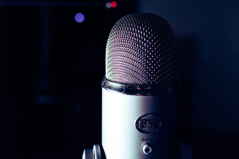 indoors, camera - photographic equipment, technology, no people, microphone, input device, make noise, still life, music, studio, gray, phonograph record