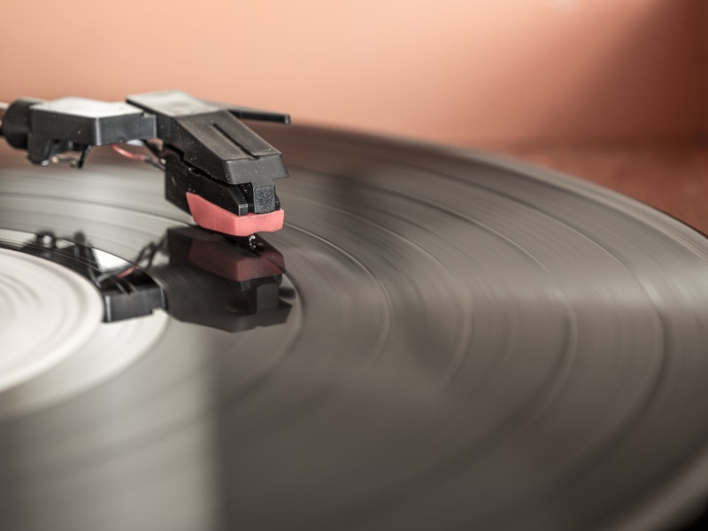 nostalgia, no people, close-up, vinyl, record player, audio, technology, arts culture and entertainment, black color, turntable, spinning, audio equipment