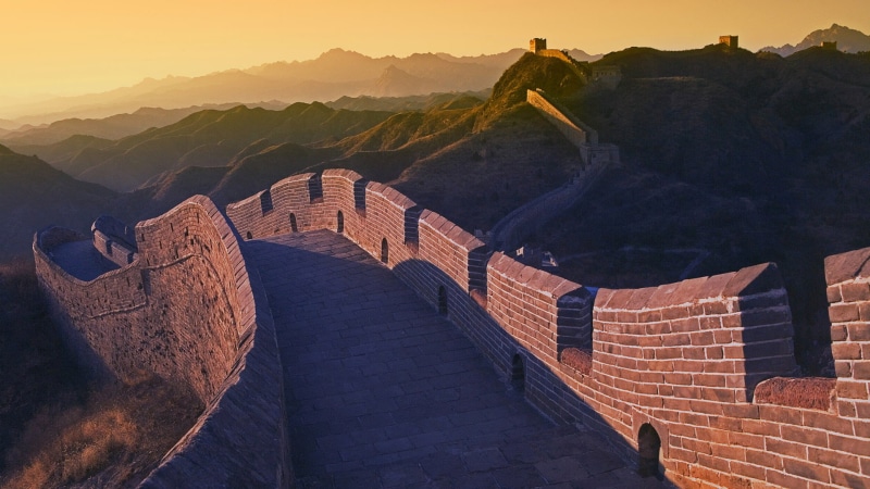 history, tourism, sunlight, day, mountain range, beauty in nature, nature, wall, tile roof, park, travel, clouds, valley, tree, water, built structure