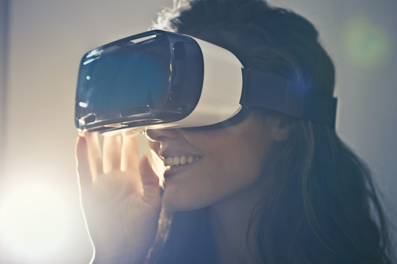 5K, goggles, watch, smiling, facial expression, indoors, close -up, adult, woman, white, close-up, computer, virtual reality, man, leisure activity, photoshoot